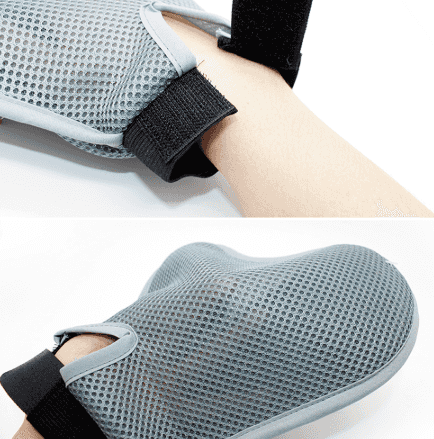 Large Pet Bathing Mitt and Scrubbing Glove

